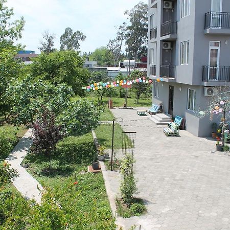 Femily Hotel In Batumi Mareti Str 2 Exteriör bild