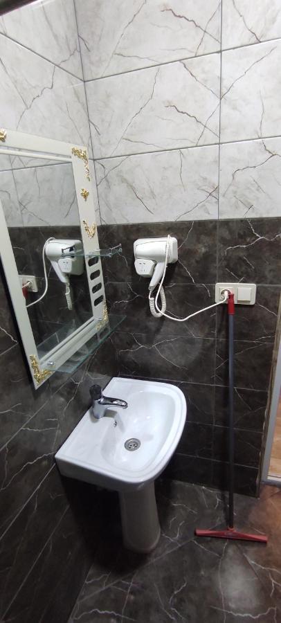 Femily Hotel In Batumi Mareti Str 2 Exteriör bild