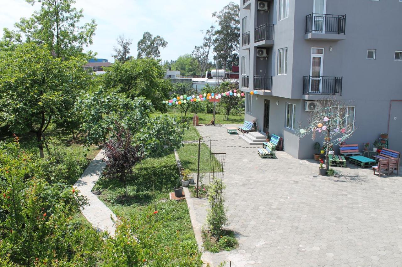 Femily Hotel In Batumi Mareti Str 2 Exteriör bild