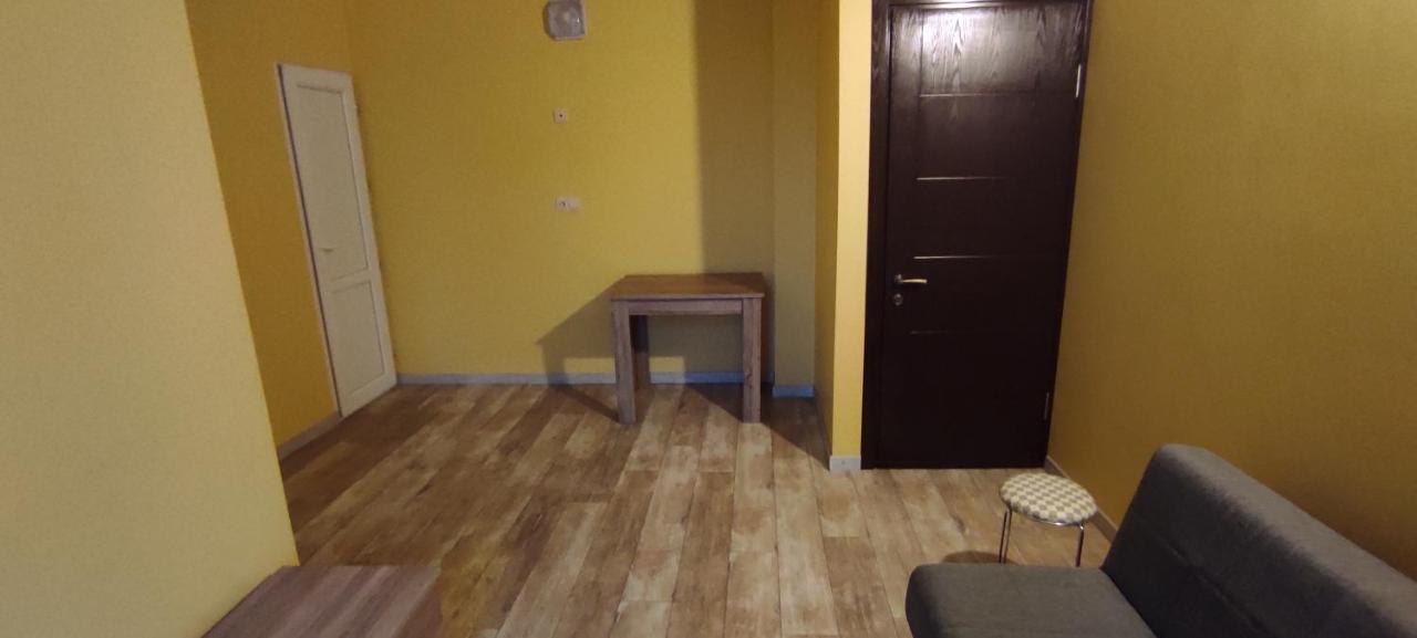 Femily Hotel In Batumi Mareti Str 2 Exteriör bild