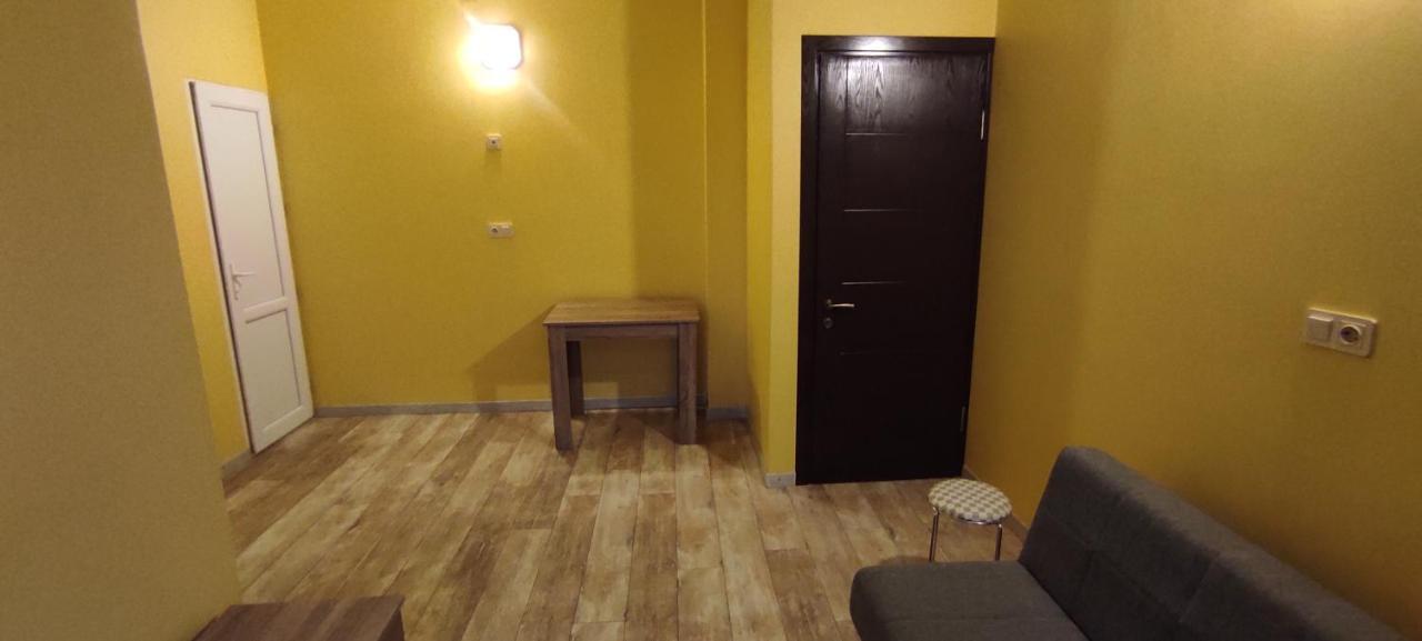 Femily Hotel In Batumi Mareti Str 2 Exteriör bild
