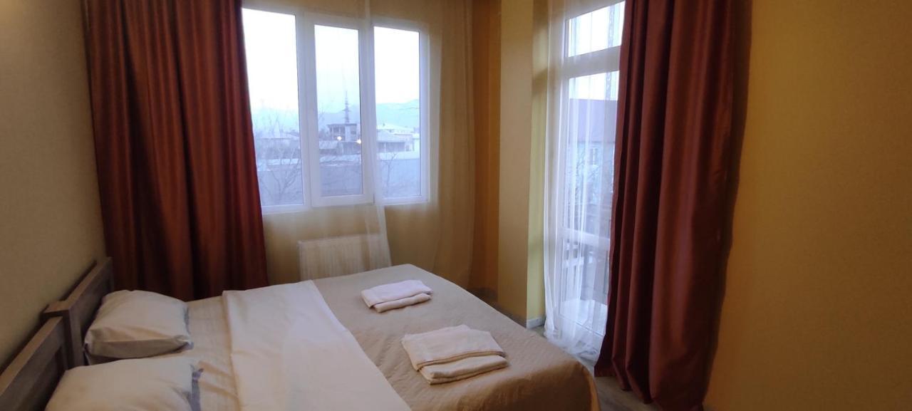 Femily Hotel In Batumi Mareti Str 2 Exteriör bild