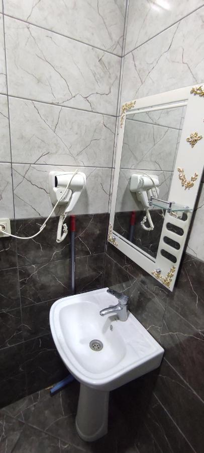 Femily Hotel In Batumi Mareti Str 2 Exteriör bild