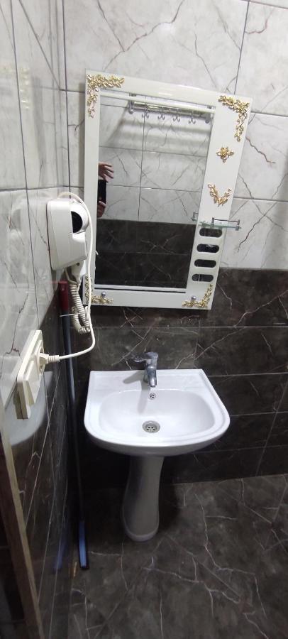 Femily Hotel In Batumi Mareti Str 2 Exteriör bild