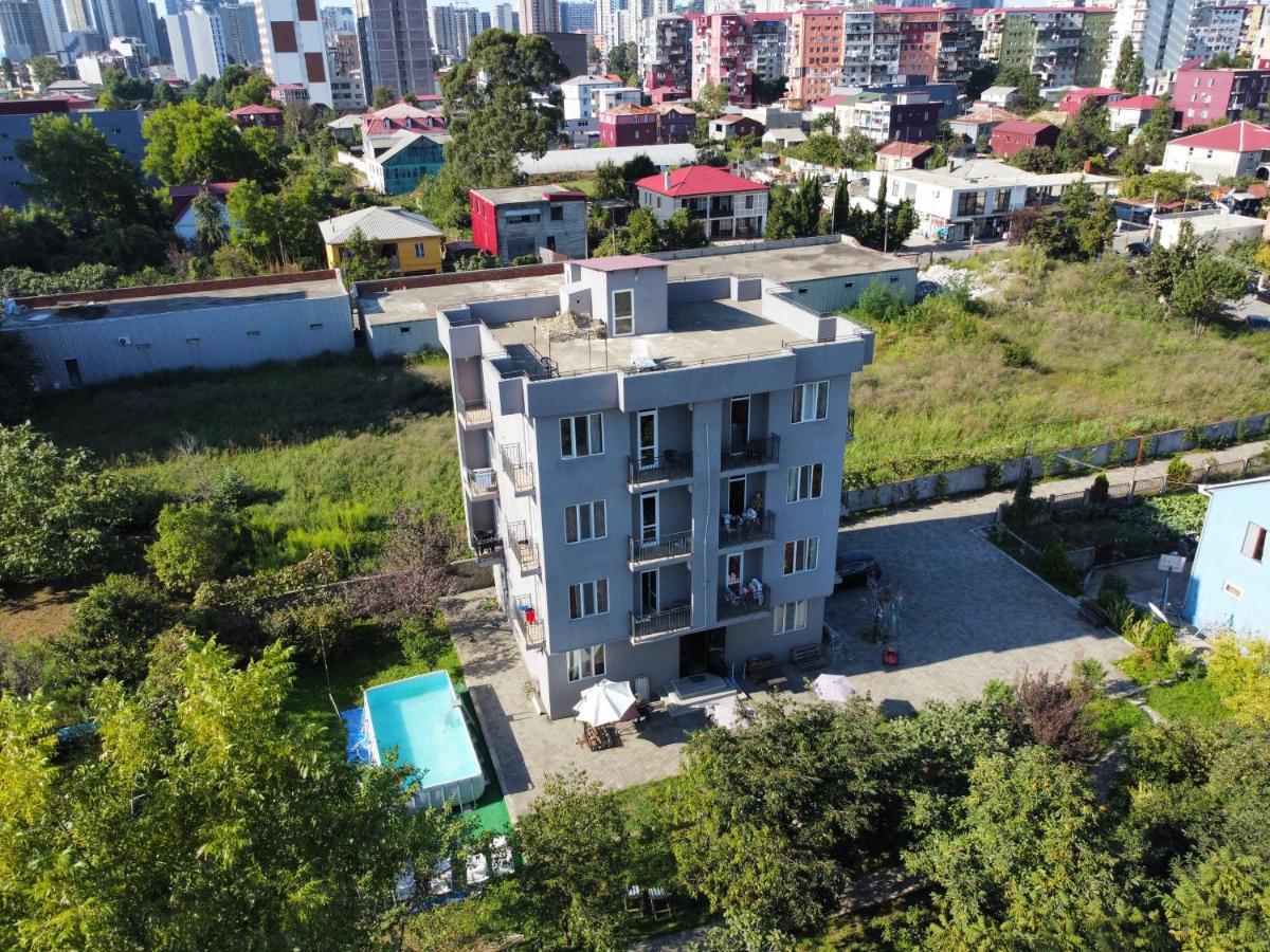 Femily Hotel In Batumi Mareti Str 2 Exteriör bild