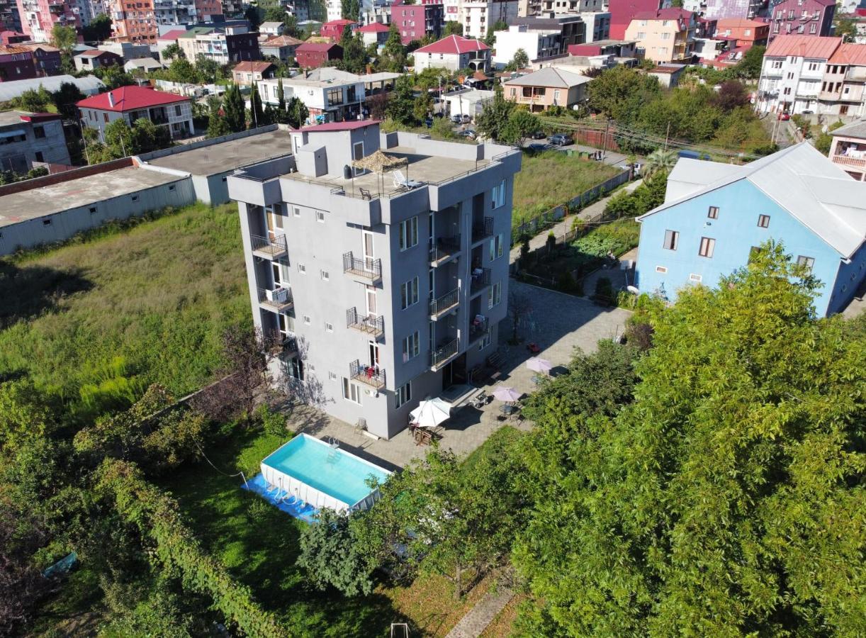 Femily Hotel In Batumi Mareti Str 2 Exteriör bild