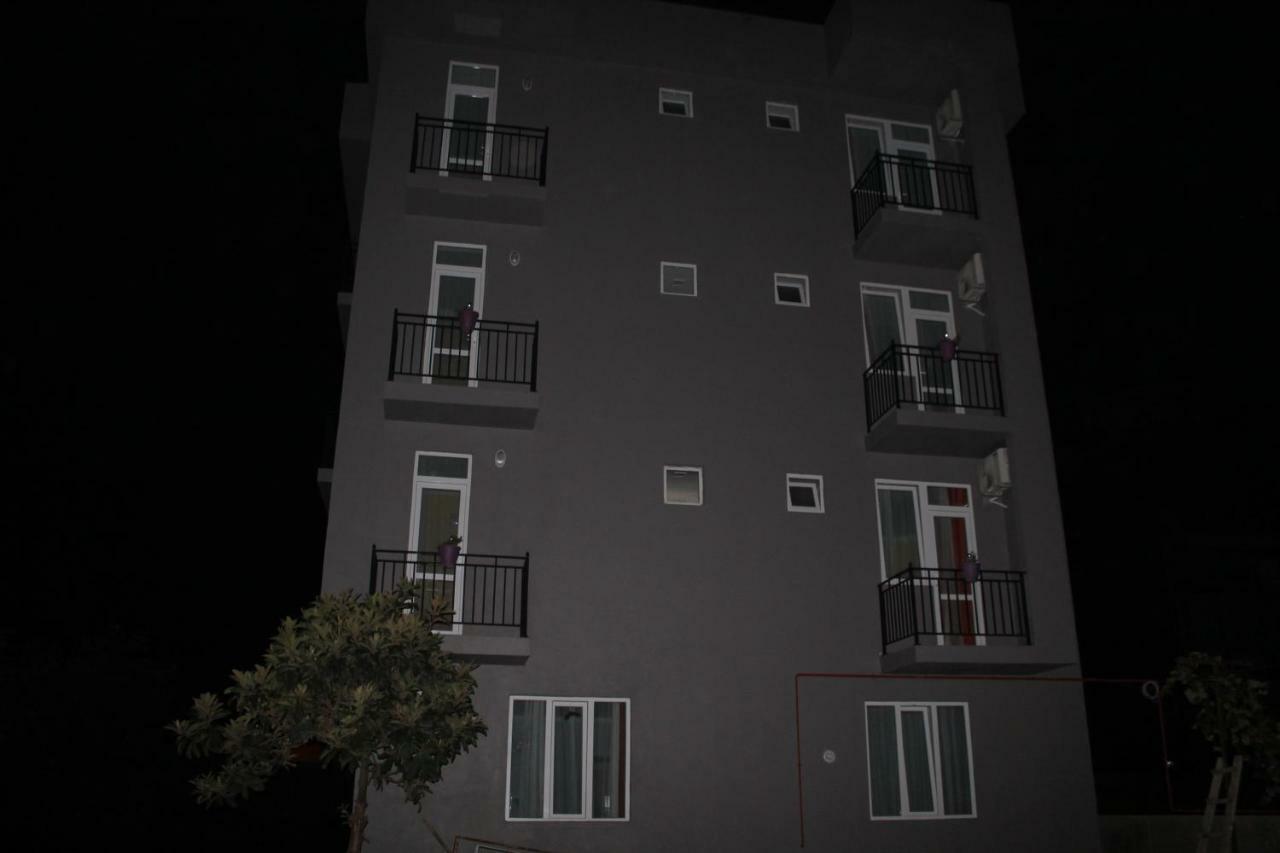 Femily Hotel In Batumi Mareti Str 2 Exteriör bild