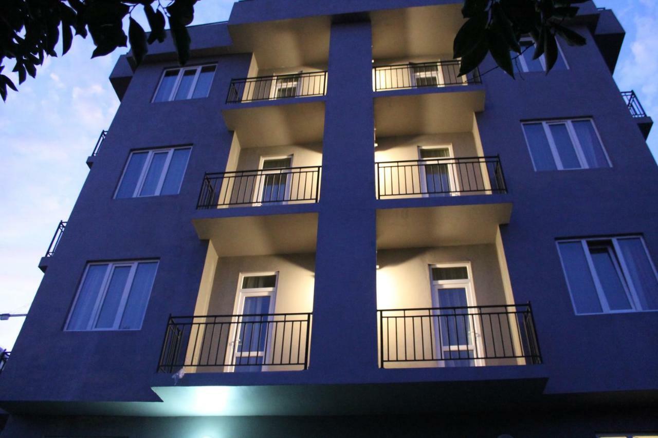 Femily Hotel In Batumi Mareti Str 2 Exteriör bild