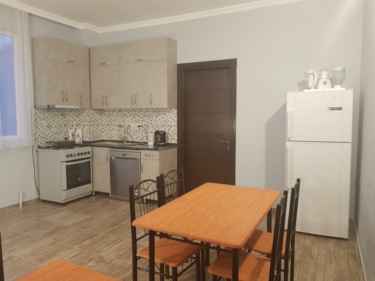 Femily Hotel In Batumi Mareti Str 2 Exteriör bild