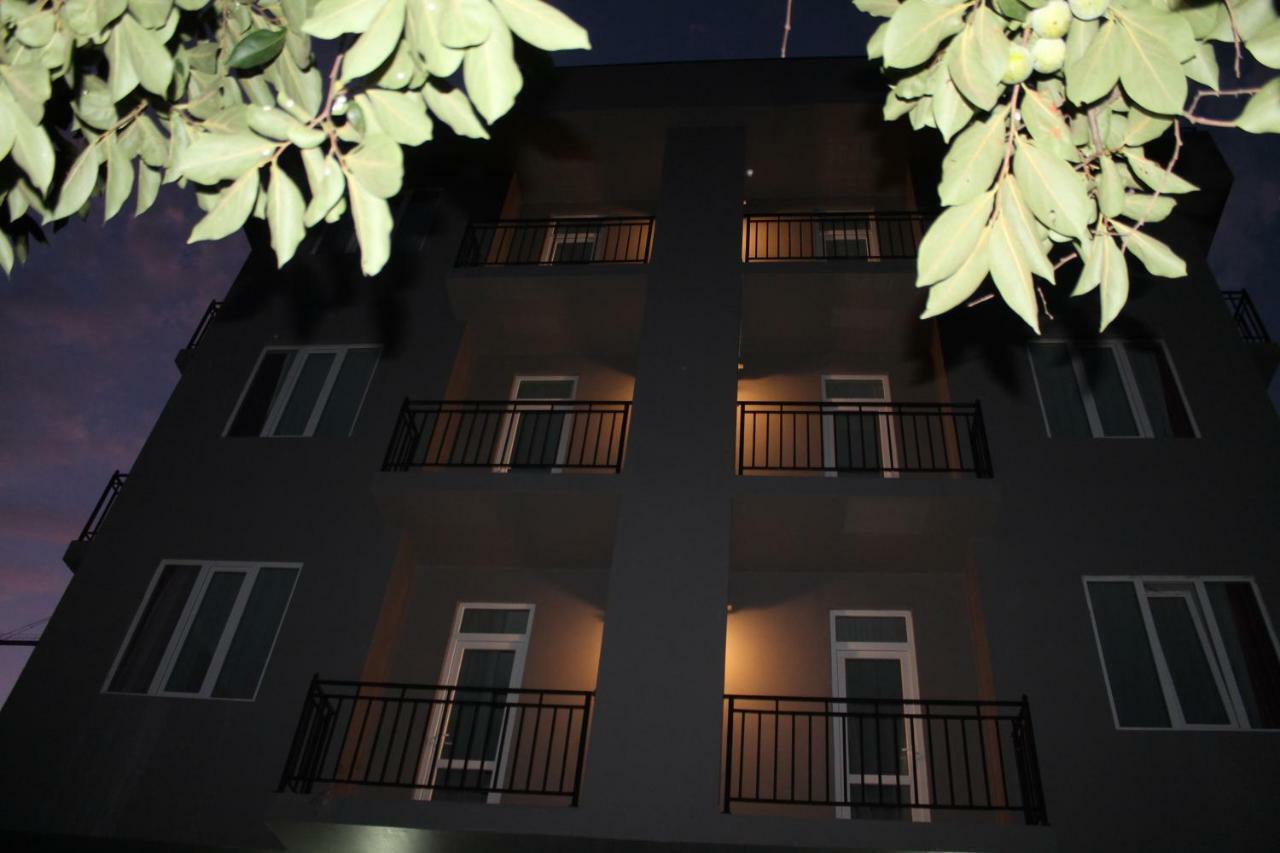 Femily Hotel In Batumi Mareti Str 2 Exteriör bild