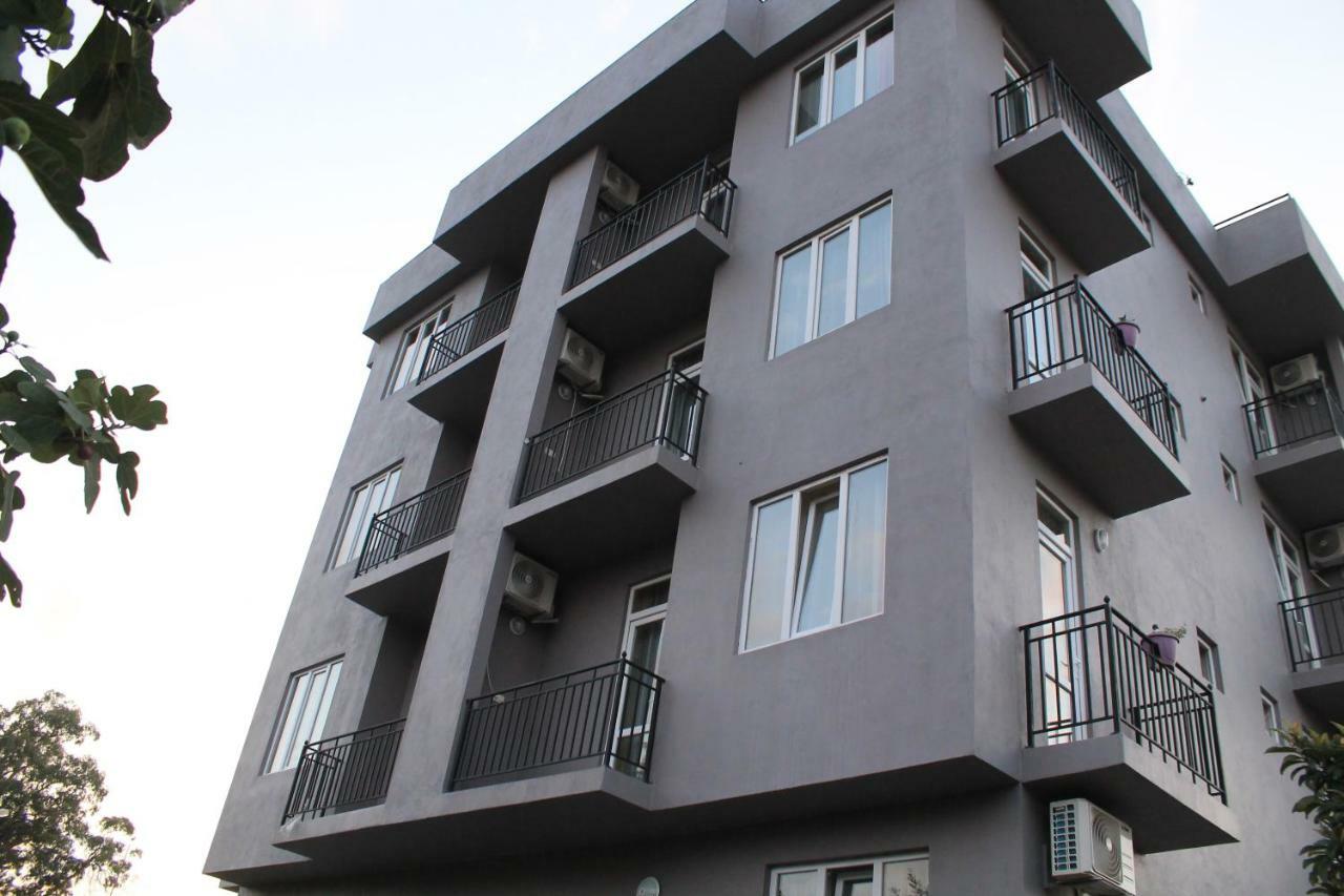 Femily Hotel In Batumi Mareti Str 2 Exteriör bild