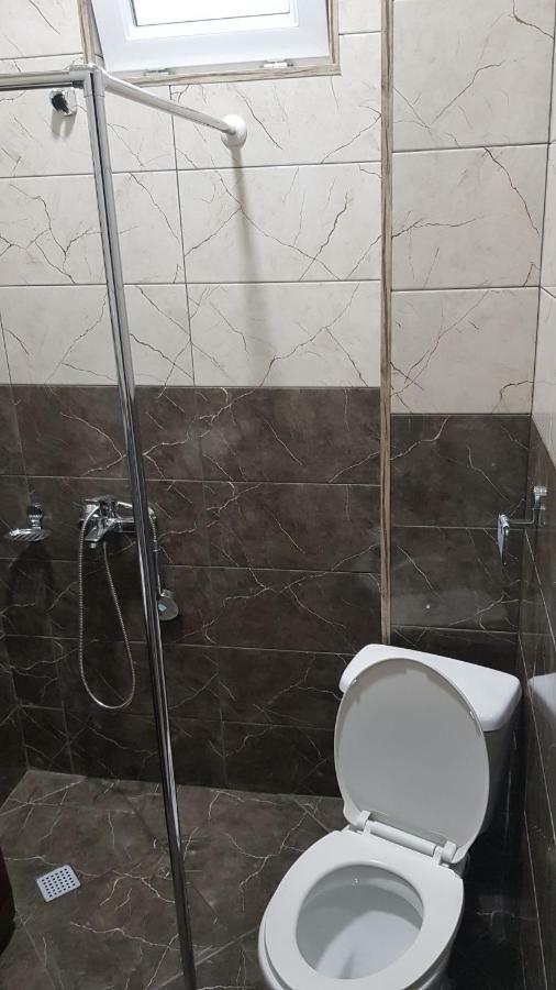 Femily Hotel In Batumi Mareti Str 2 Exteriör bild